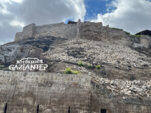 Crumbling building after Turkey earthquake